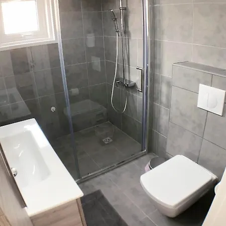 Elegant In City Center Apartment