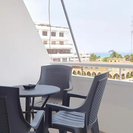 Apartment Elegant In City Center Larnaca