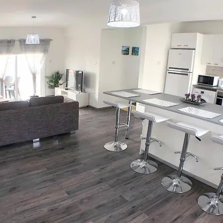 Elegant In City Center Apartament